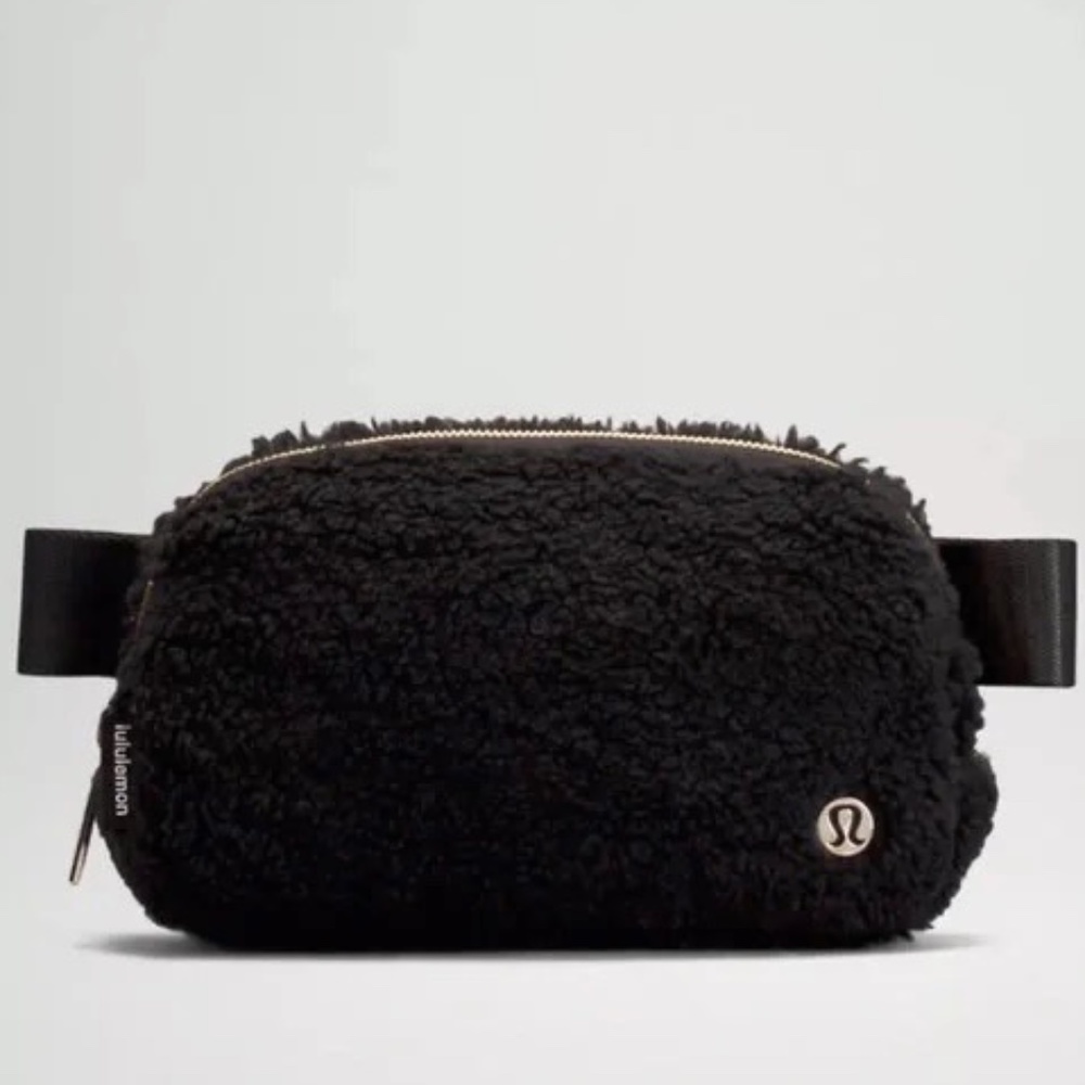 Lululemon Athletica Everywhere Fleece Belt Bag (Black)